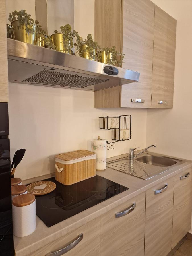 Regina Milano In Porta Romana 2 - Sky Tv, Wifi E Breakfast Box Apartment Bagian luar foto