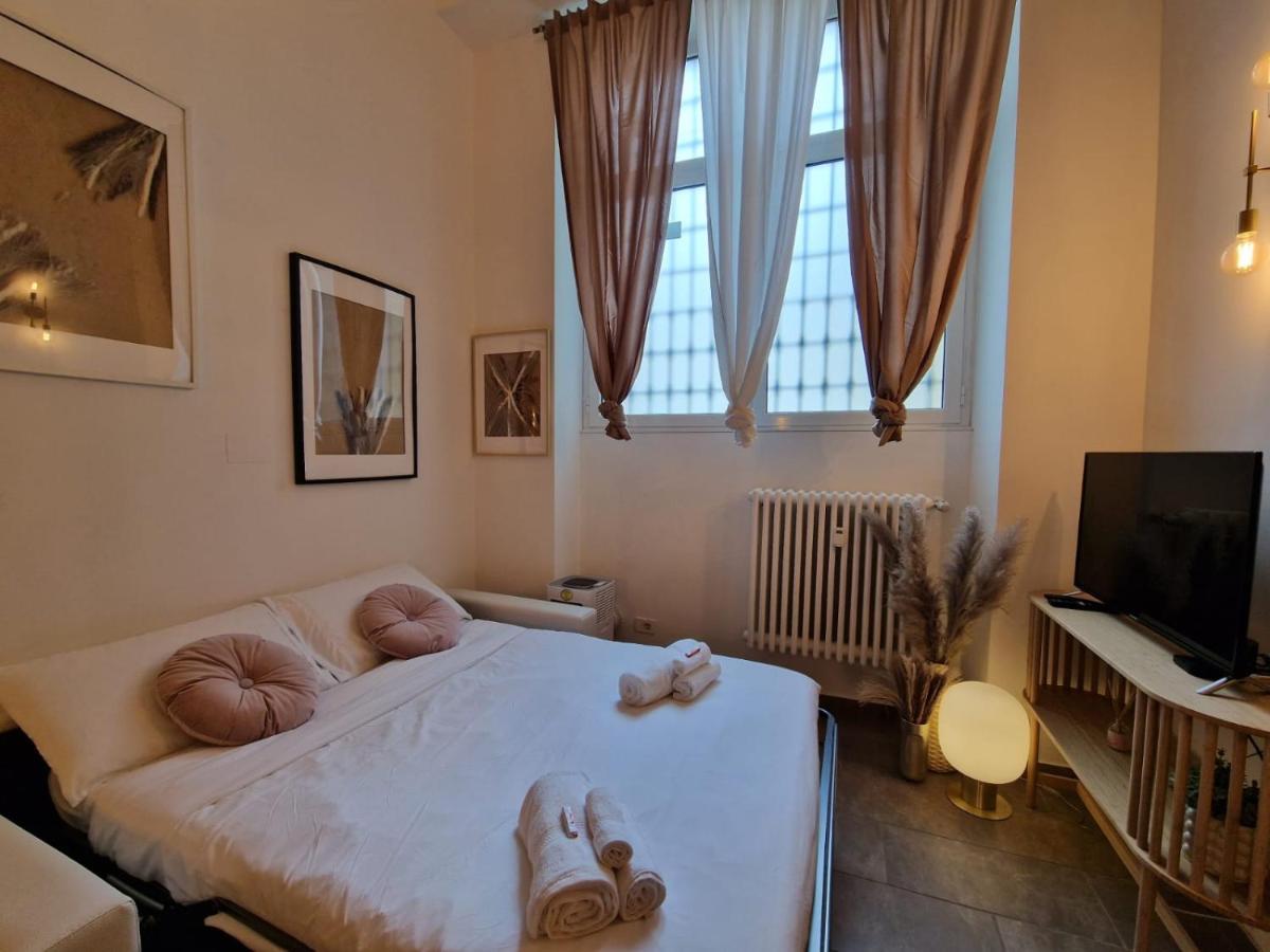 Regina Milano In Porta Romana 2 - Sky Tv, Wifi E Breakfast Box Apartment Bagian luar foto