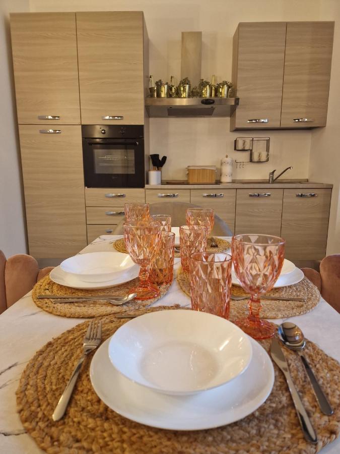 Regina Milano In Porta Romana 2 - Sky Tv, Wifi E Breakfast Box Apartment Bagian luar foto