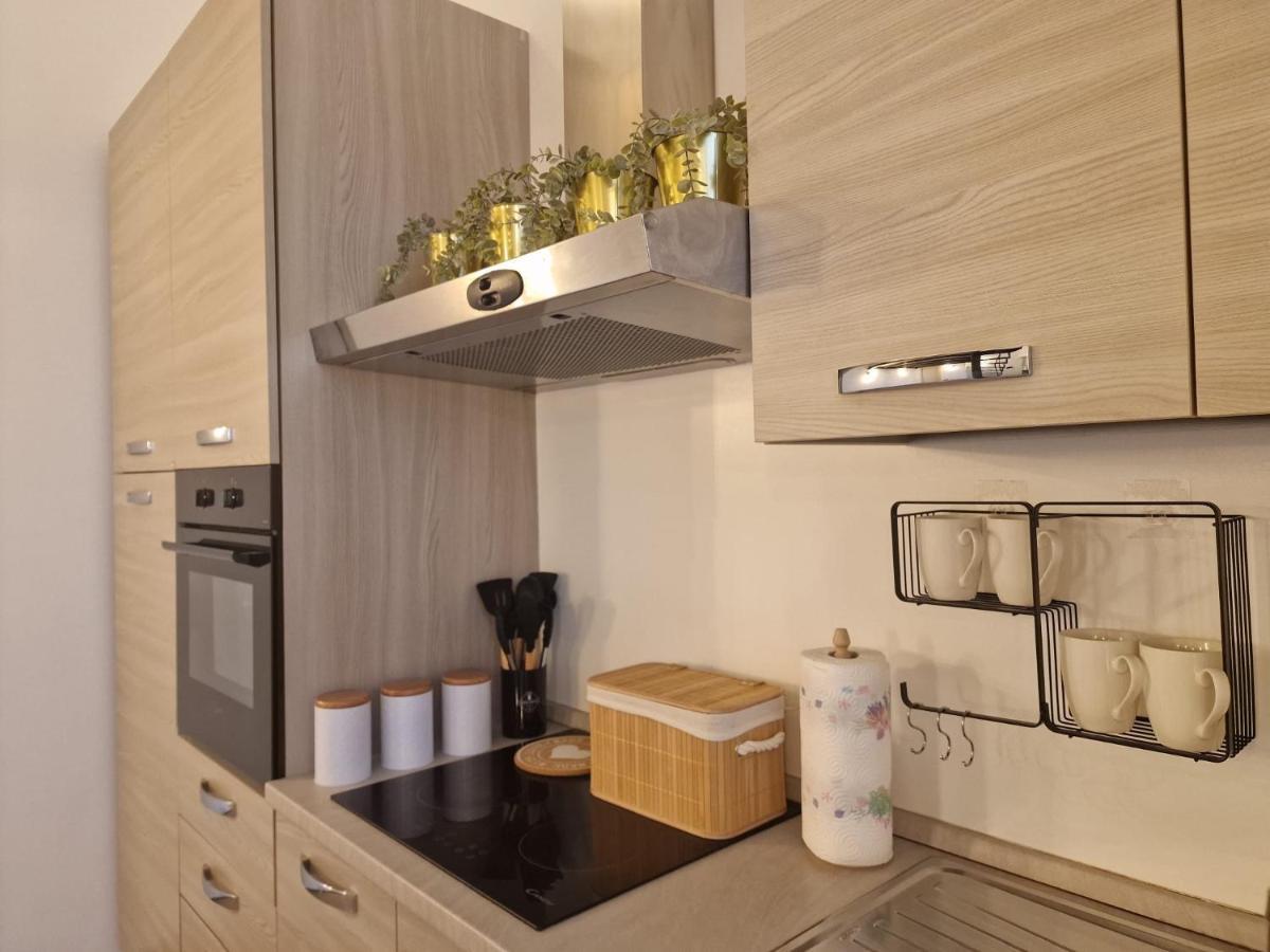 Regina Milano In Porta Romana 2 - Sky Tv, Wifi E Breakfast Box Apartment Bagian luar foto