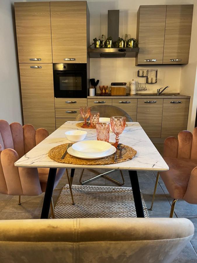 Regina Milano In Porta Romana 2 - Sky Tv, Wifi E Breakfast Box Apartment Bagian luar foto