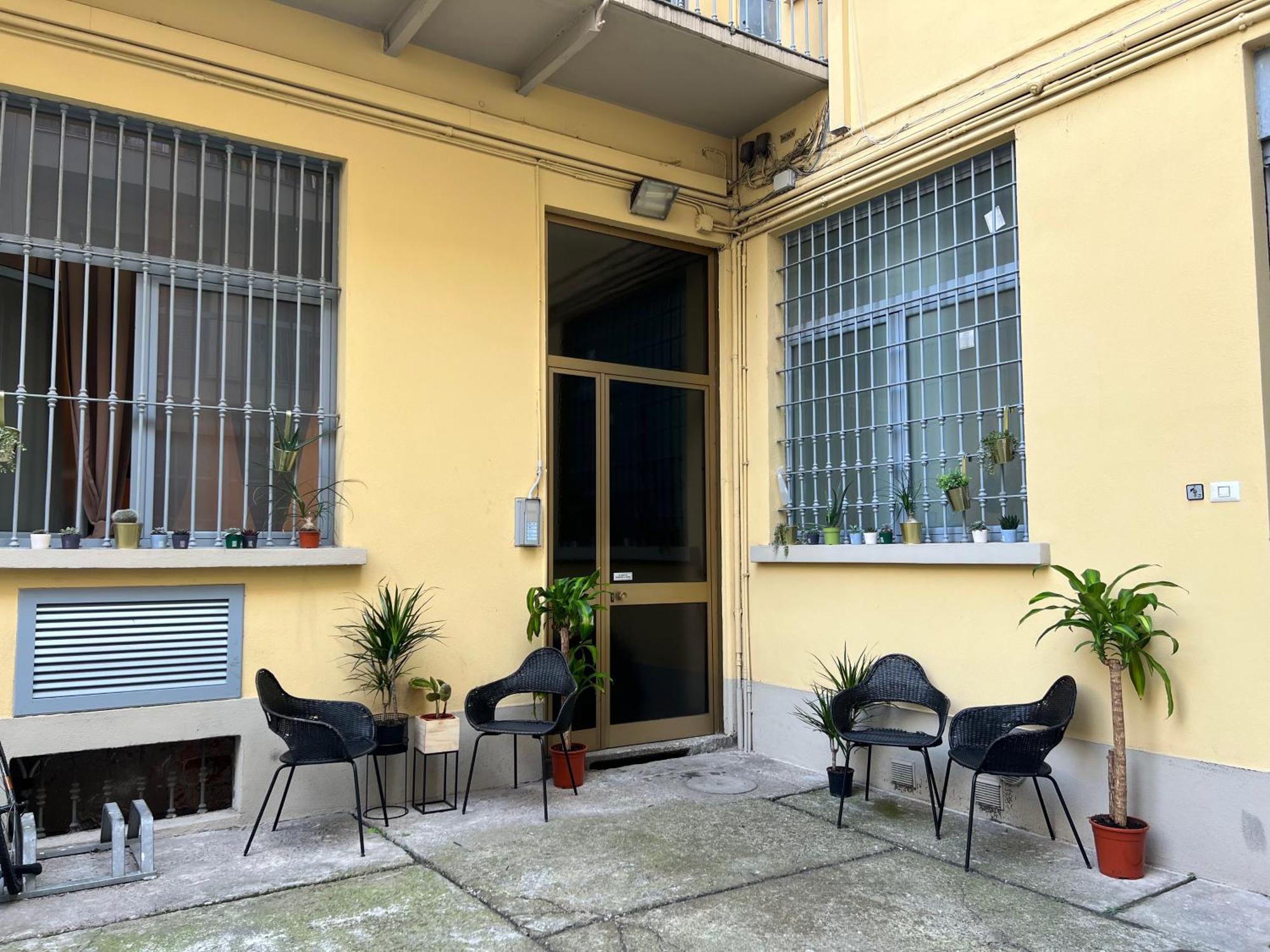 Regina Milano In Porta Romana 2 - Sky Tv, Wifi E Breakfast Box Apartment Bagian luar foto